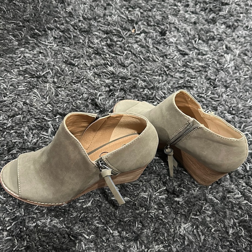Jessica Simpson wedges
